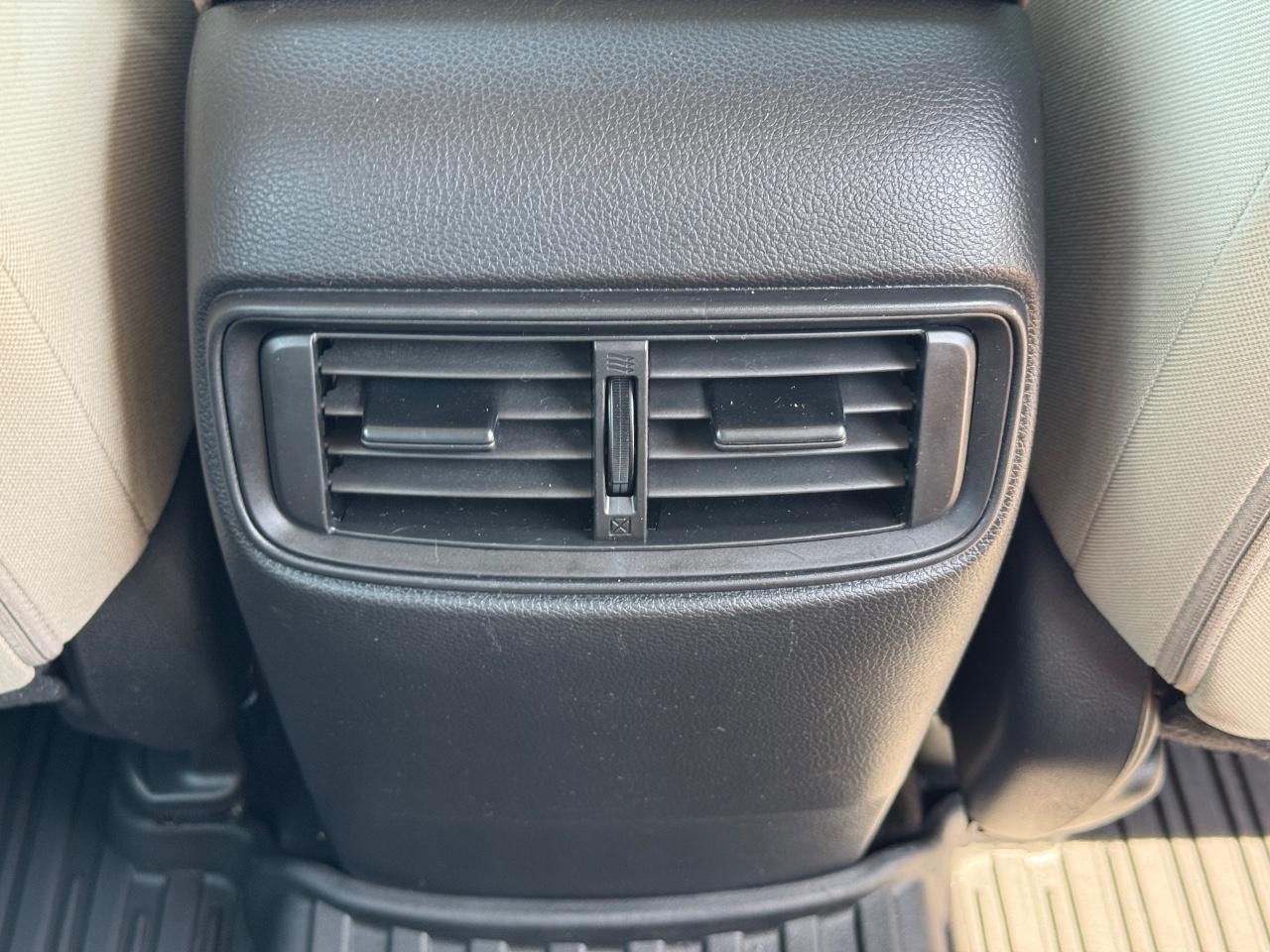 Honda CR-V Vehicle Full-screen Gallery Image 16