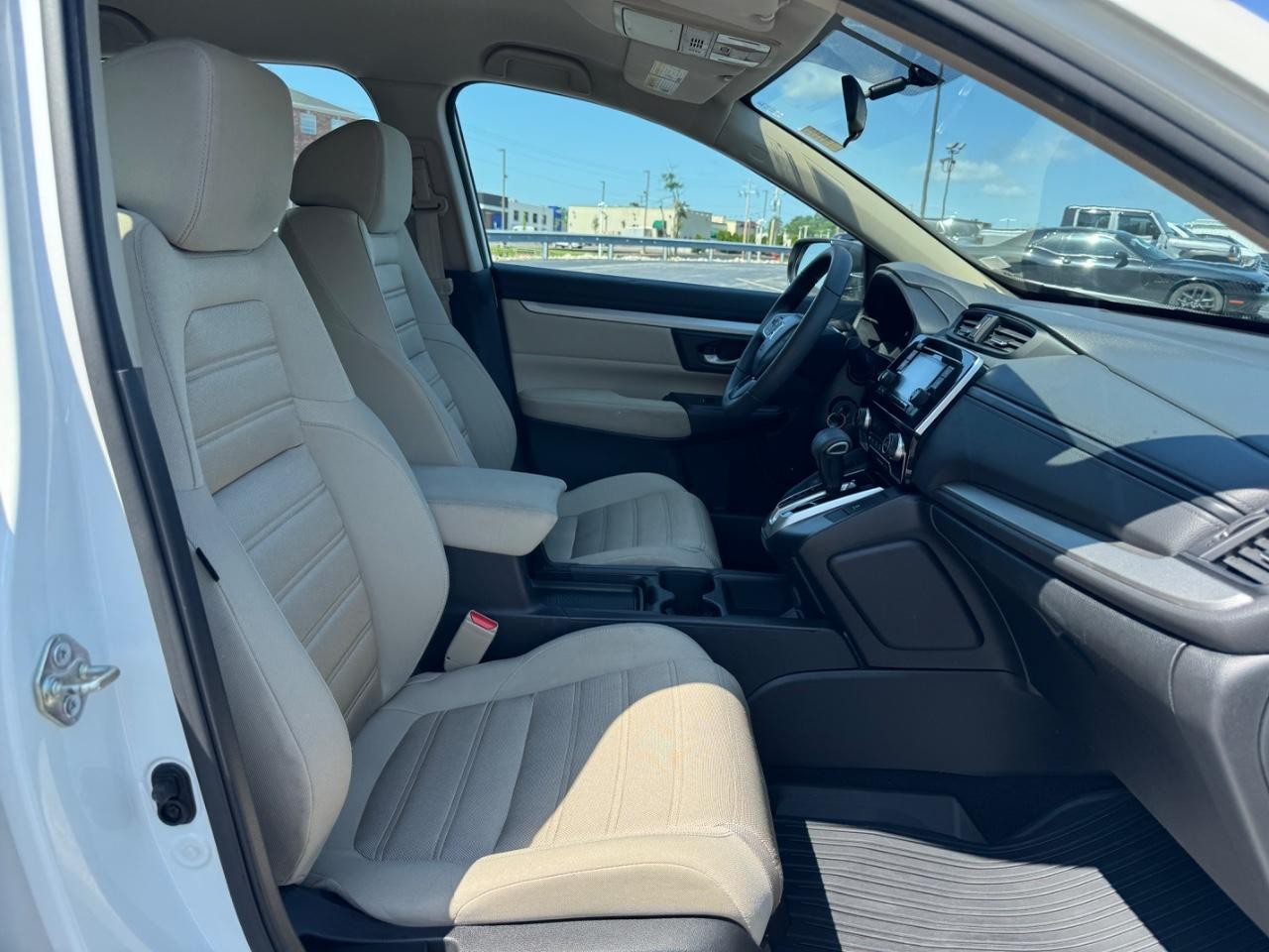 Honda CR-V Vehicle Full-screen Gallery Image 17