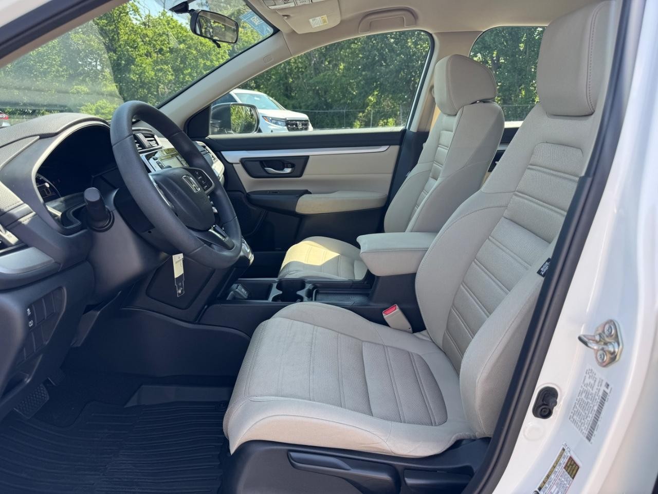 Honda CR-V Vehicle Full-screen Gallery Image 18