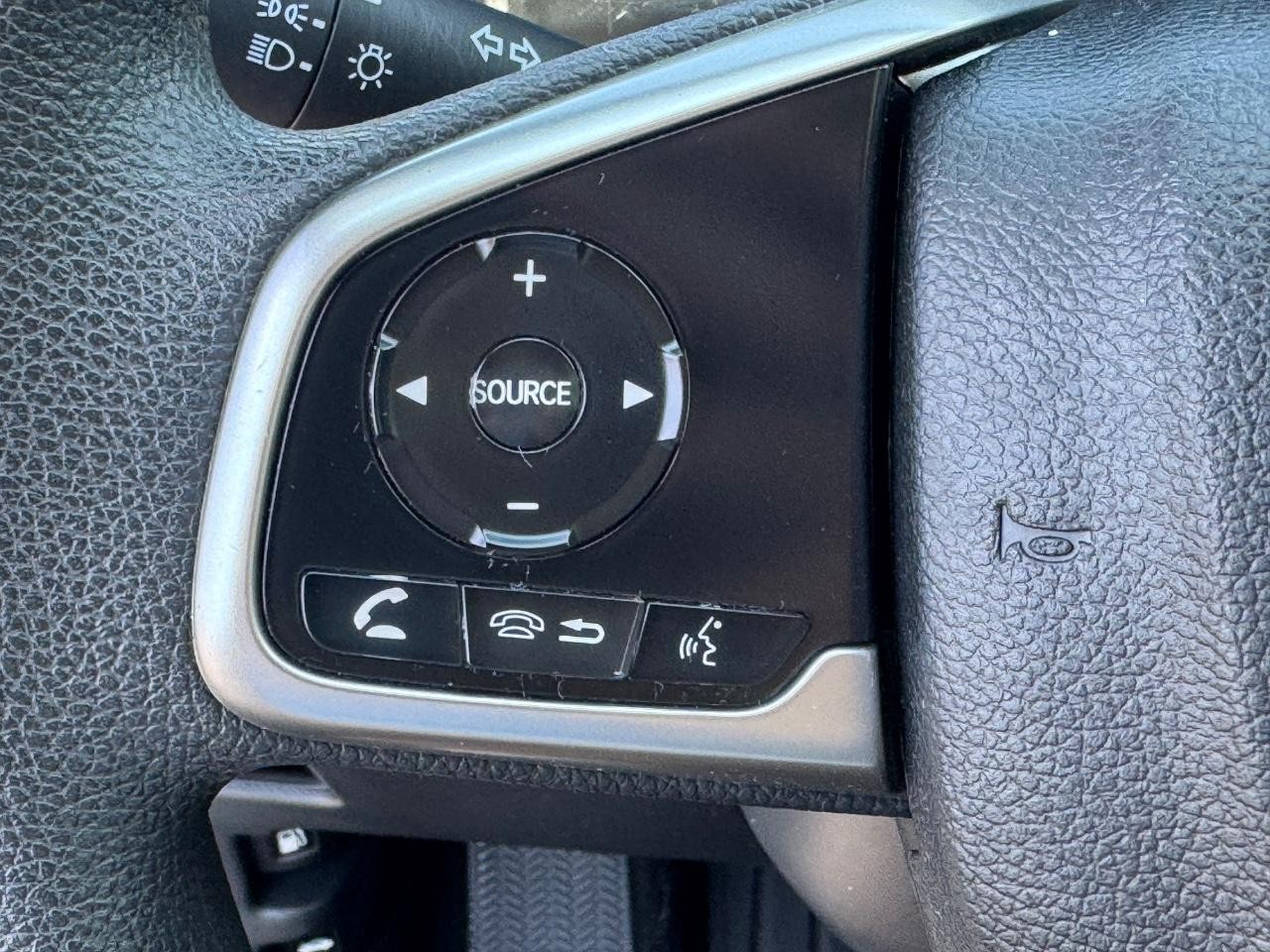 Honda CR-V Vehicle Full-screen Gallery Image 20