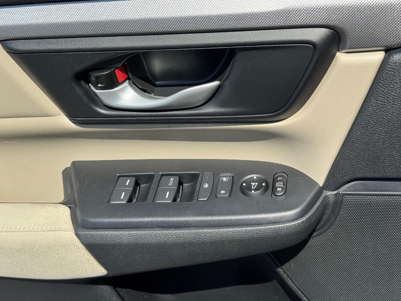 Honda CR-V Vehicle Full-screen Gallery Image 24