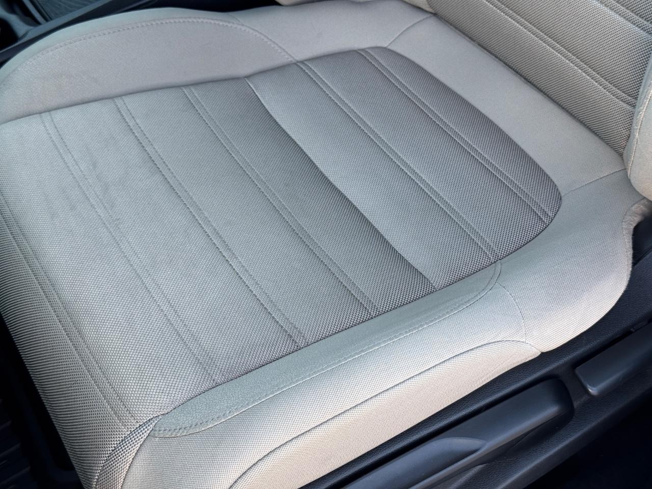 Honda CR-V Vehicle Full-screen Gallery Image 25