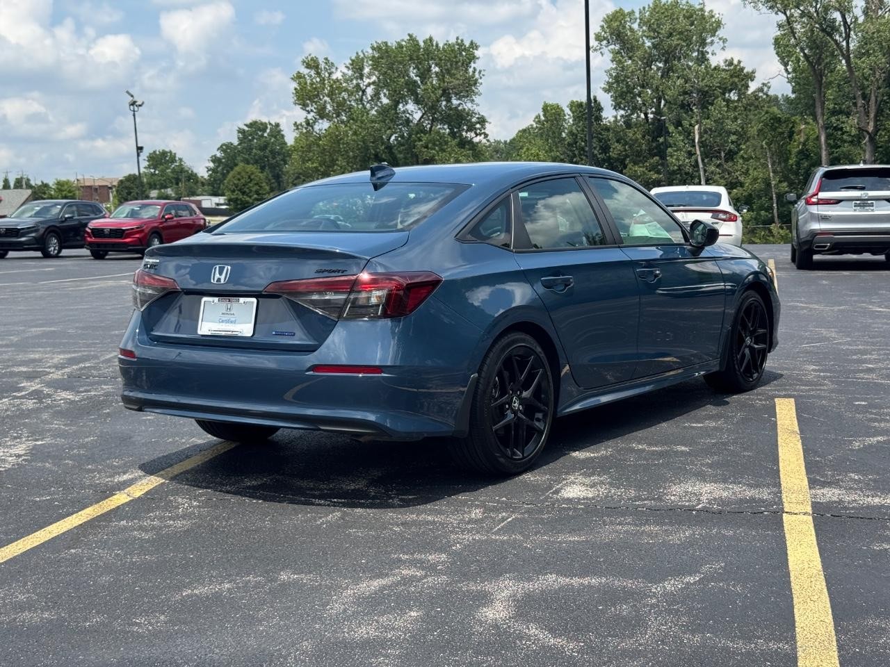 Honda Civic Sedan Hybrid Vehicle Full-screen Gallery Image 04