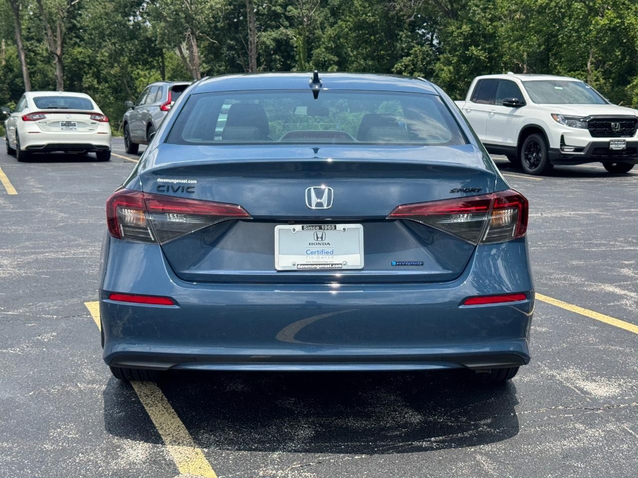 Honda Civic Sedan Hybrid Vehicle Full-screen Gallery Image 06