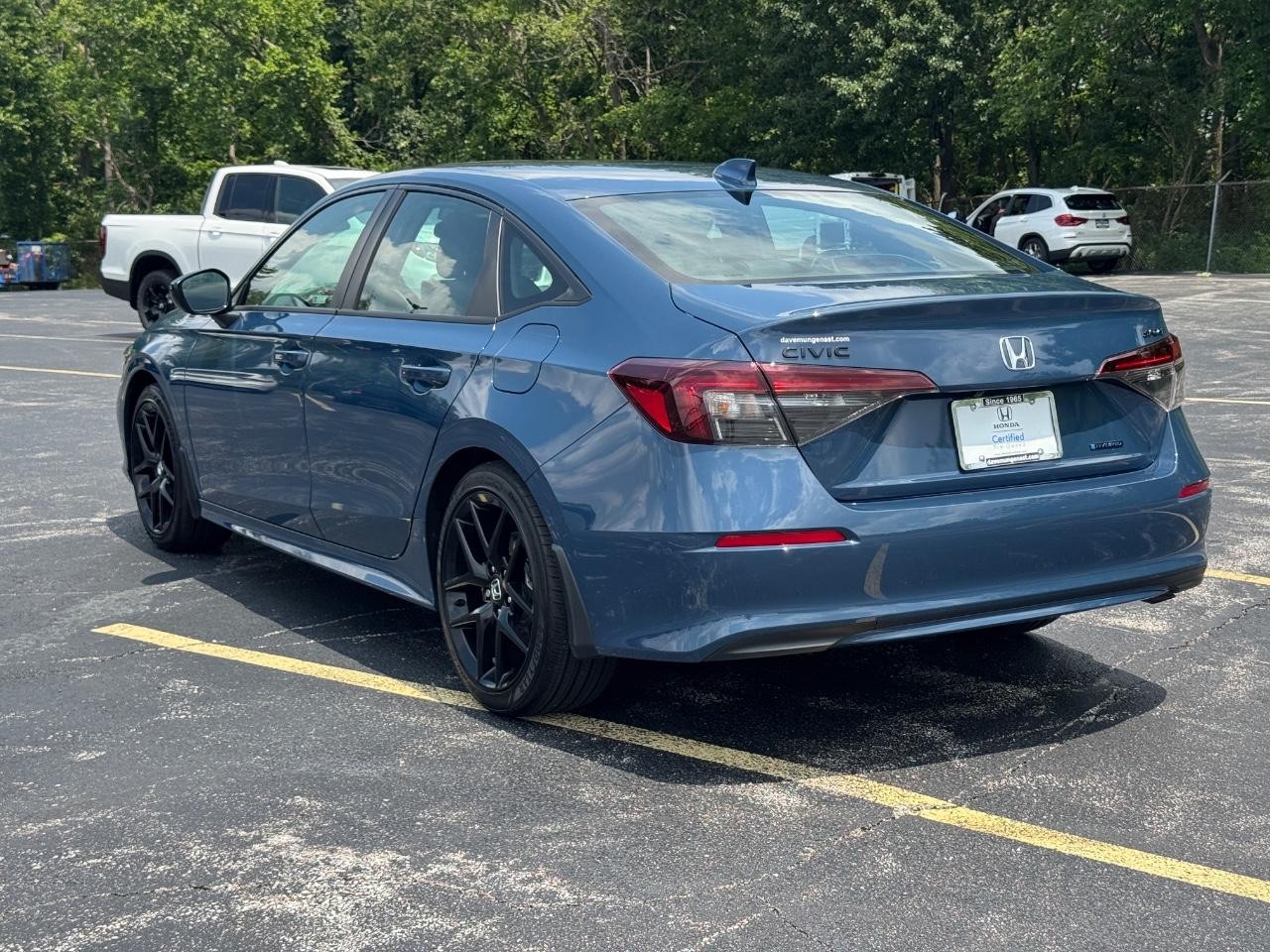 Honda Civic Sedan Hybrid Vehicle Full-screen Gallery Image 07