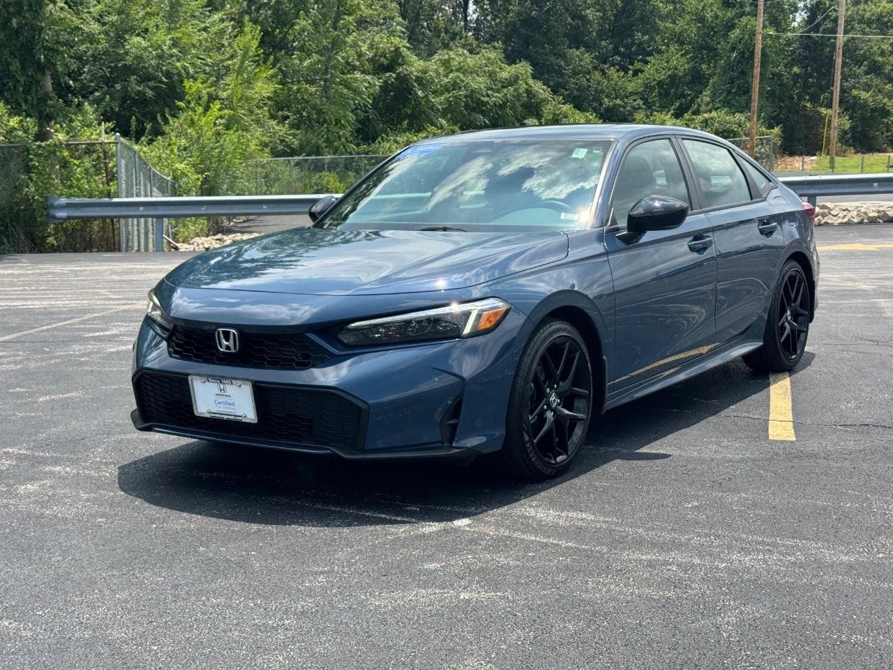 Honda Civic Sedan Hybrid Vehicle Full-screen Gallery Image 09