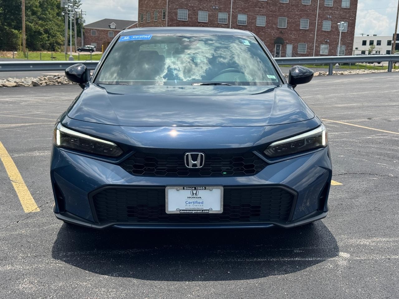 Honda Civic Sedan Hybrid Vehicle Full-screen Gallery Image 10