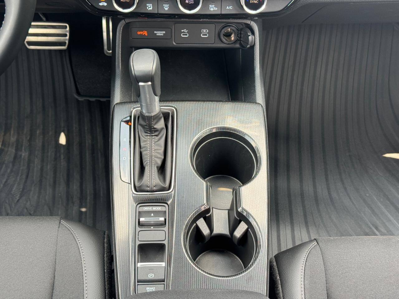 Honda Civic Sedan Hybrid Vehicle Full-screen Gallery Image 16
