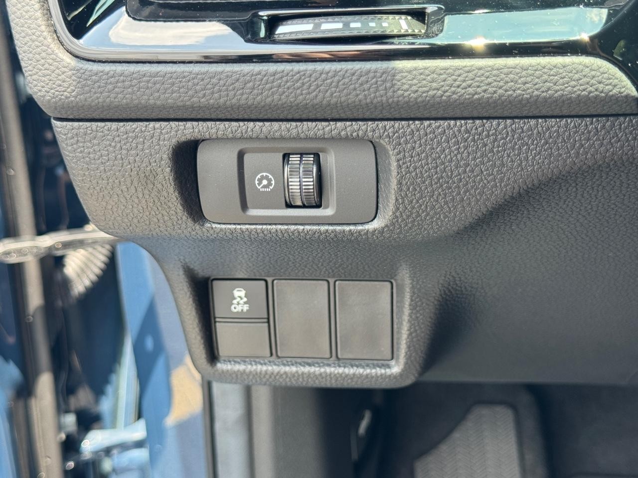 Honda Civic Sedan Hybrid Vehicle Full-screen Gallery Image 23