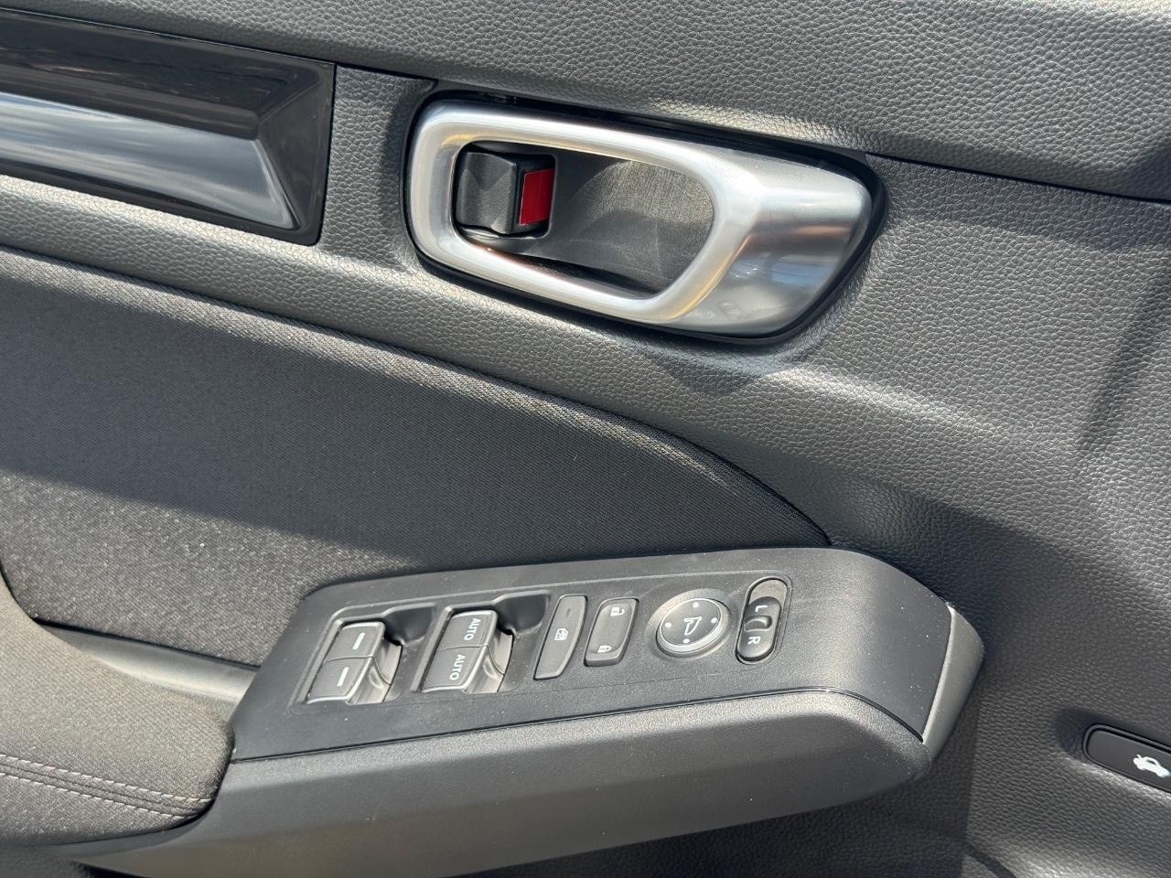 Honda Civic Sedan Hybrid Vehicle Full-screen Gallery Image 25