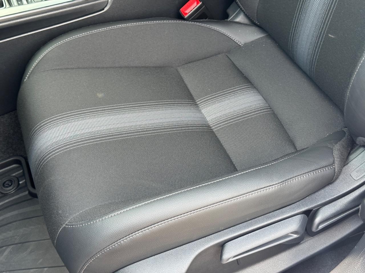 Honda Civic Sedan Hybrid Vehicle Full-screen Gallery Image 26