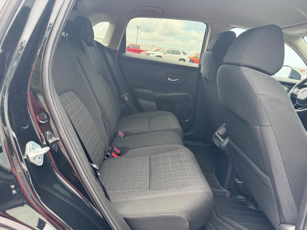 Honda HR-V Vehicle Full-screen Gallery Image 11