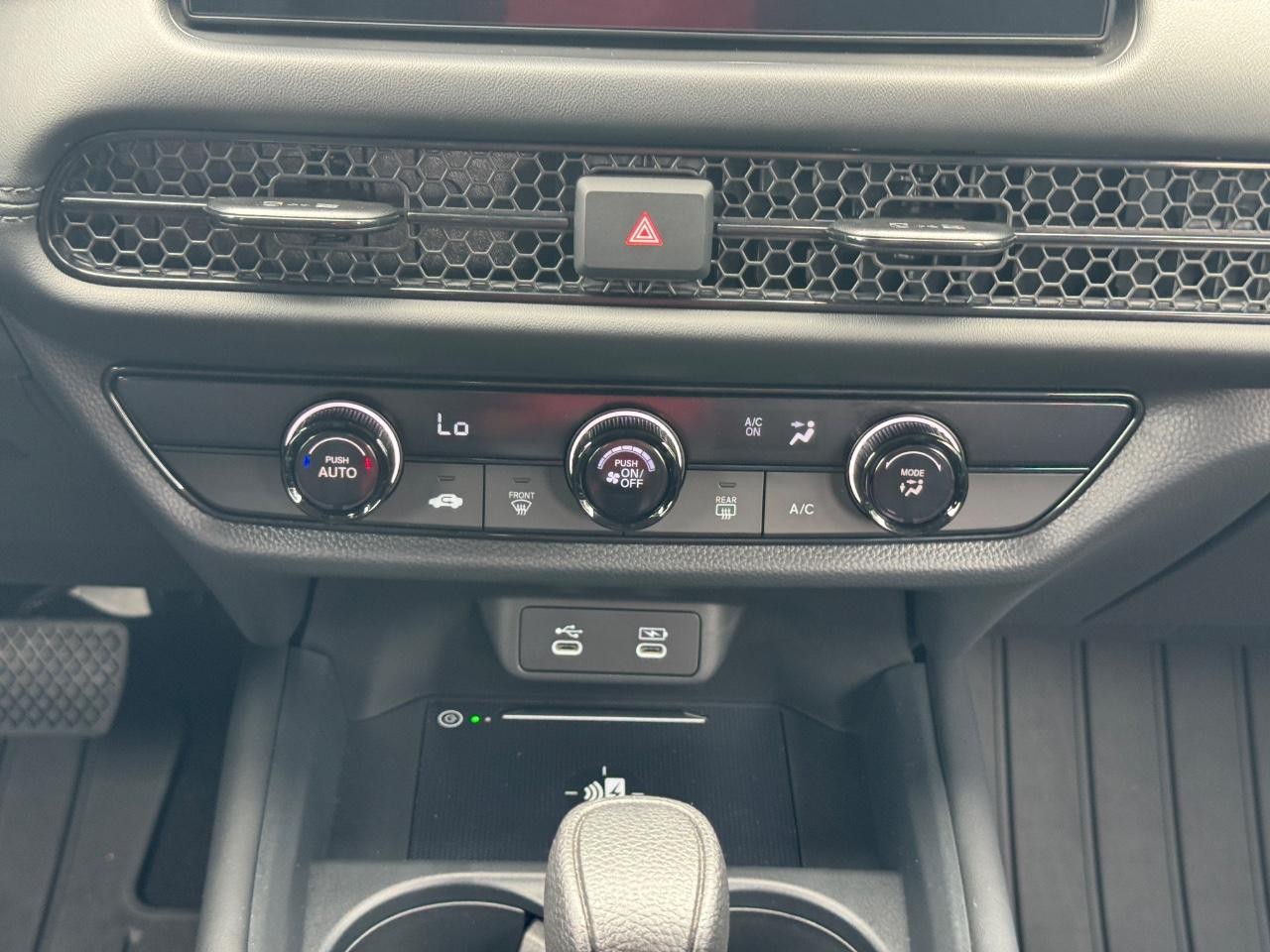 Honda HR-V Vehicle Full-screen Gallery Image 15
