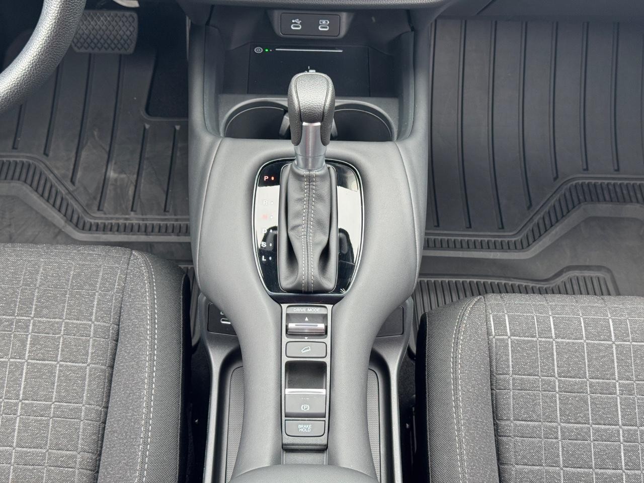 Honda HR-V Vehicle Full-screen Gallery Image 16