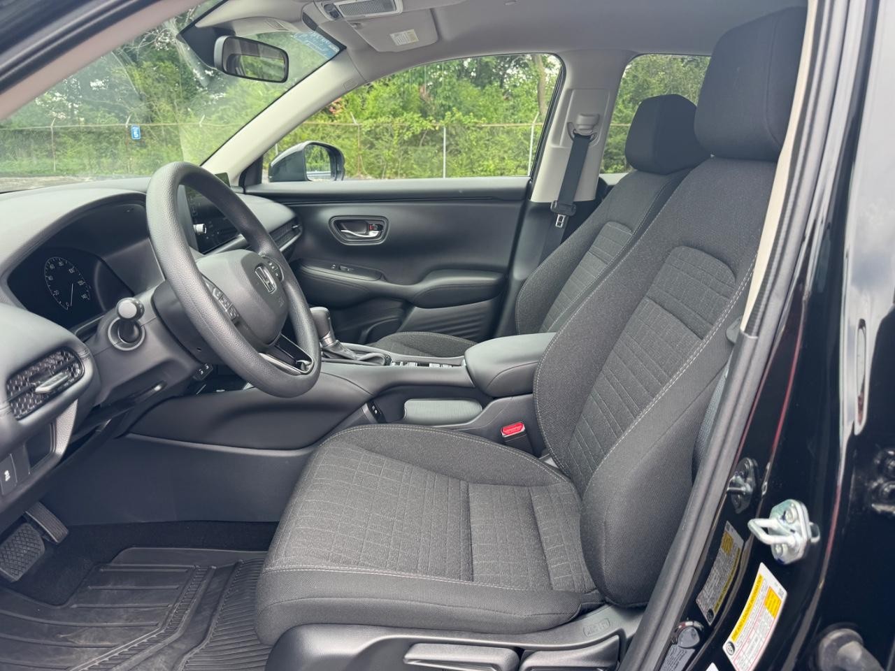 Honda HR-V Vehicle Full-screen Gallery Image 18