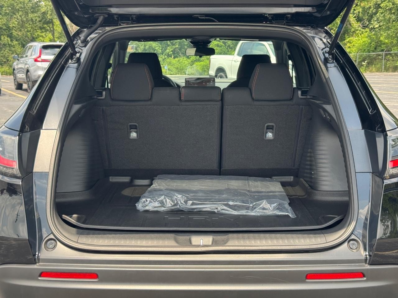 Honda HR-V Vehicle Full-screen Gallery Image 05