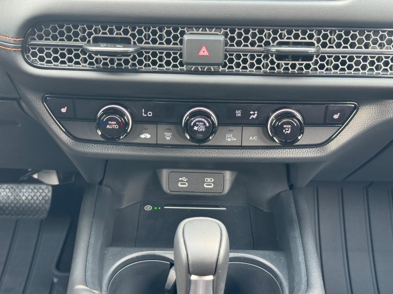Honda HR-V Vehicle Full-screen Gallery Image 15