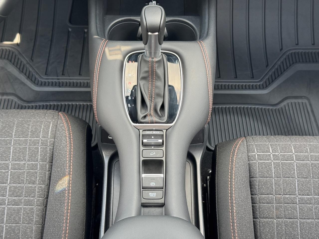 Honda HR-V Vehicle Full-screen Gallery Image 16