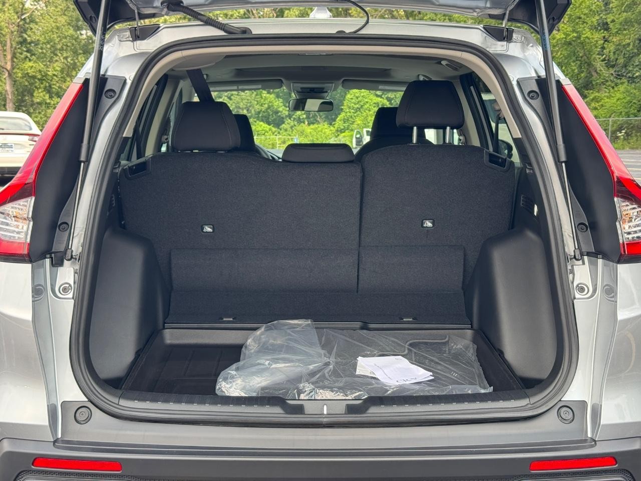 Honda CR-V Vehicle Full-screen Gallery Image 05