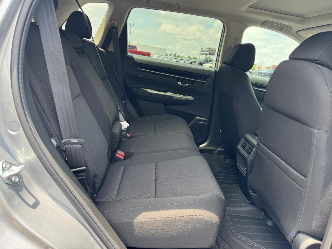 Honda CR-V Vehicle Full-screen Gallery Image 11