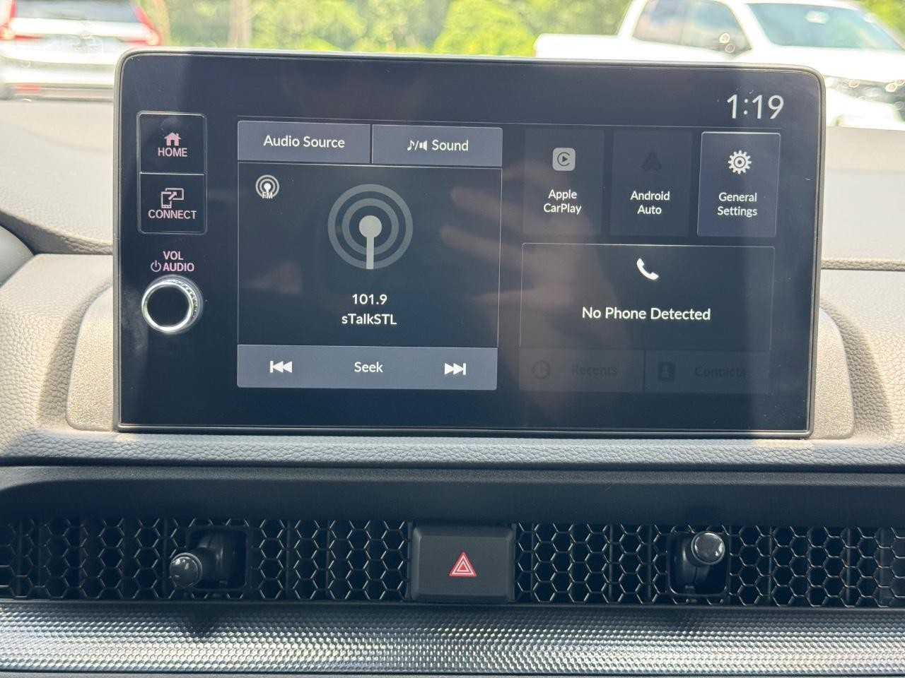 Honda CR-V Vehicle Full-screen Gallery Image 14