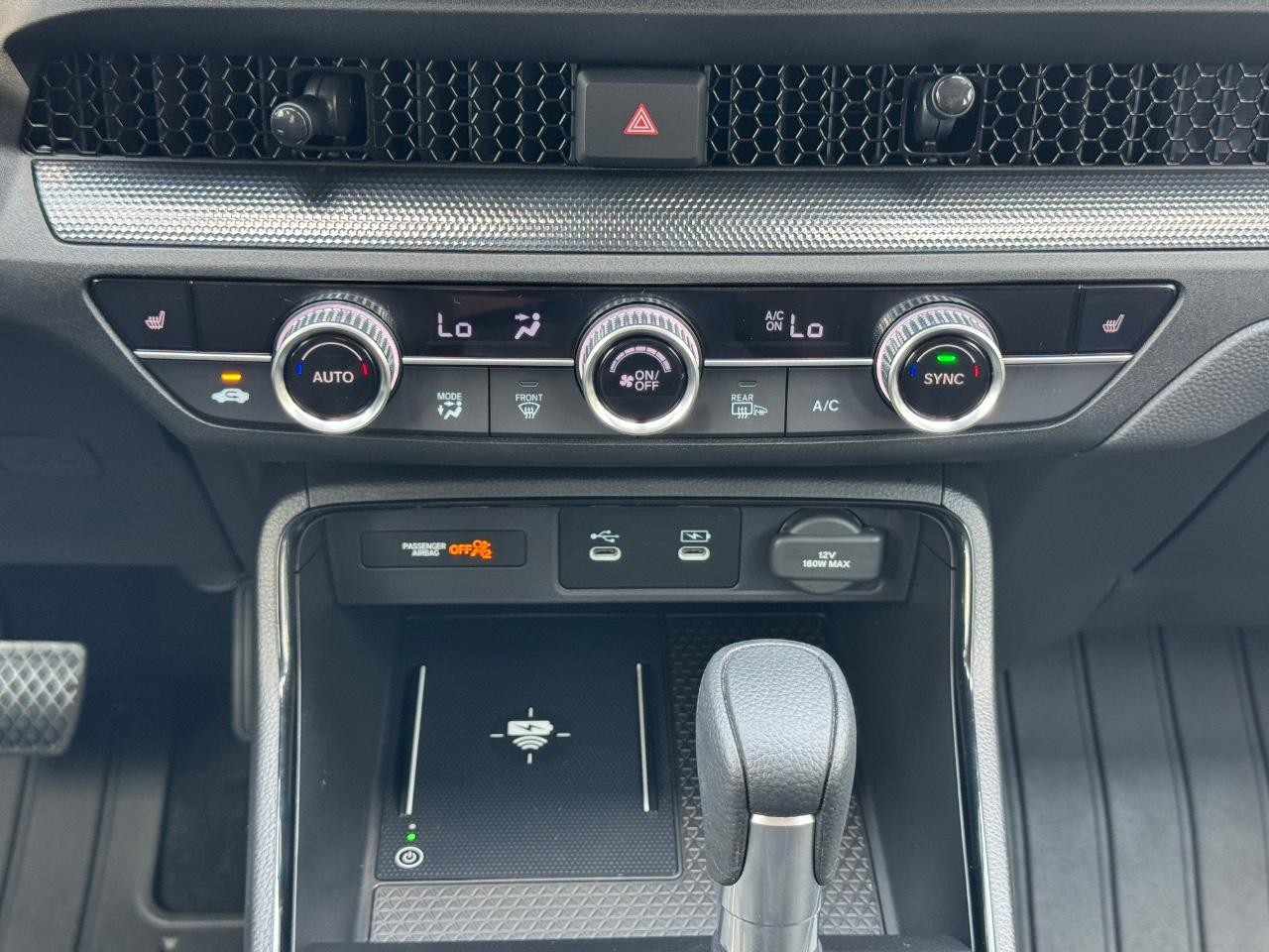 Honda CR-V Vehicle Full-screen Gallery Image 15