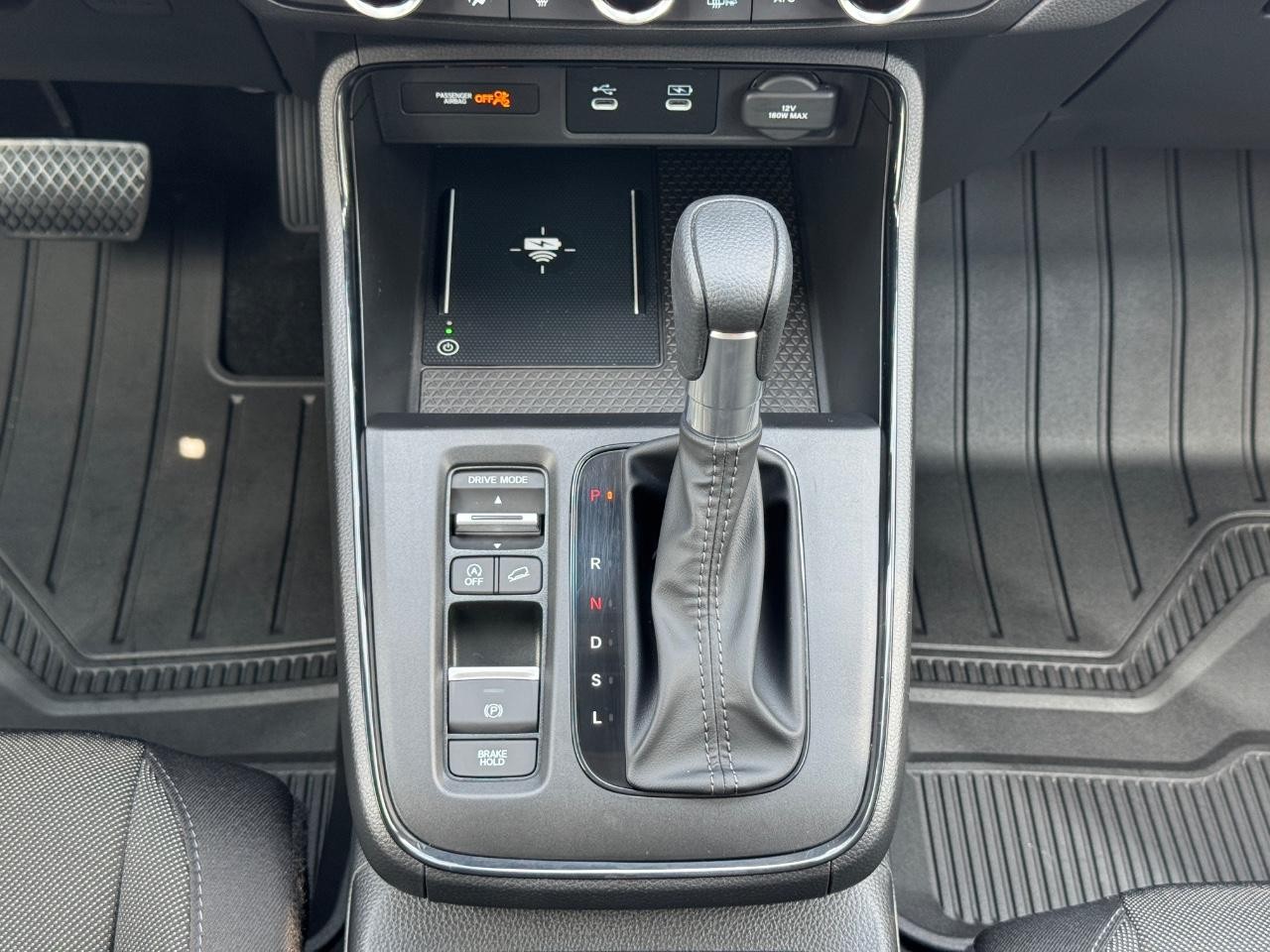 Honda CR-V Vehicle Full-screen Gallery Image 16
