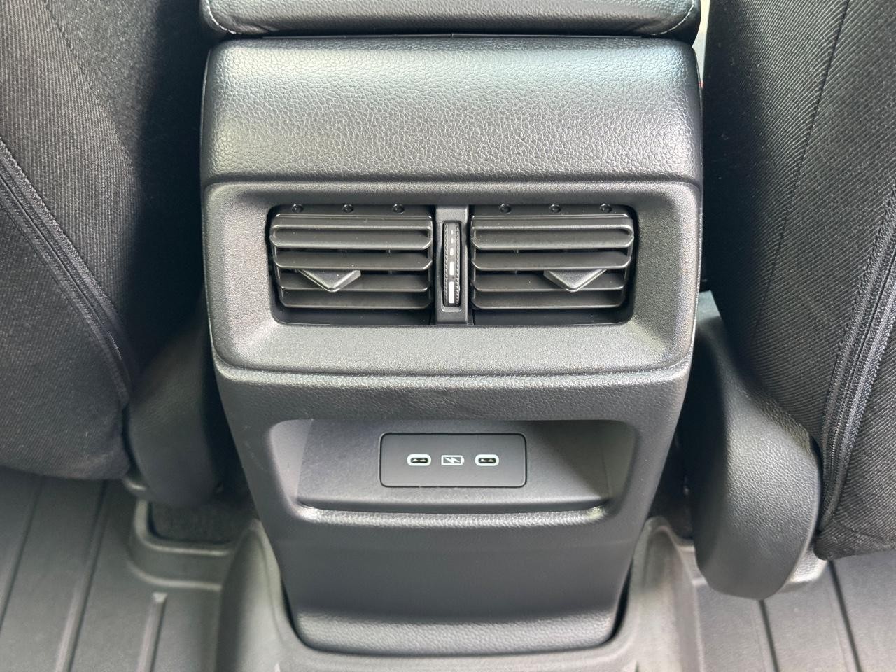 Honda CR-V Vehicle Full-screen Gallery Image 17