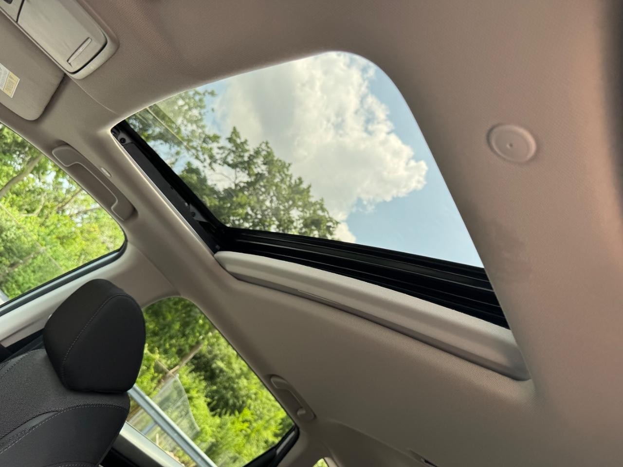 Honda CR-V Vehicle Full-screen Gallery Image 20