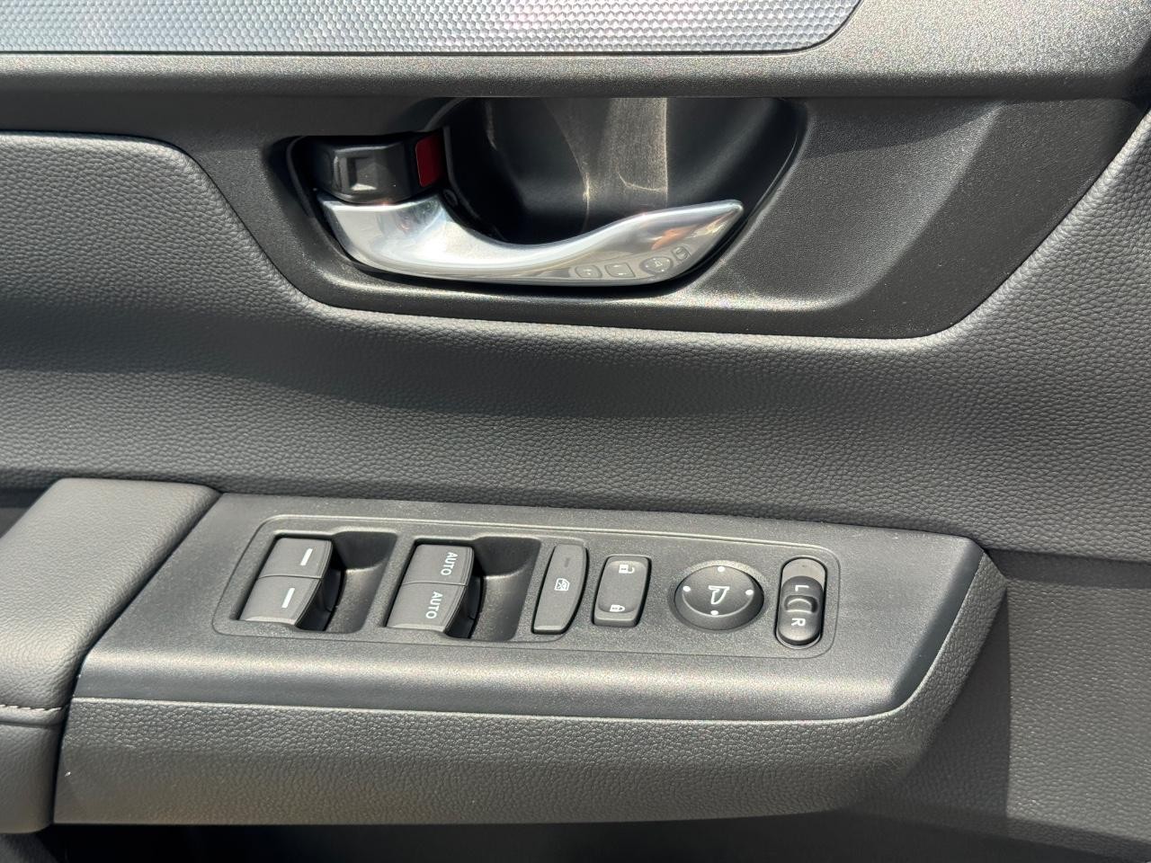 Honda CR-V Vehicle Full-screen Gallery Image 25