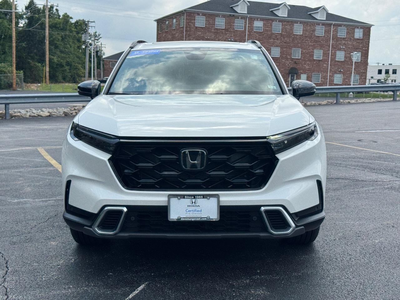Honda CR-V Hybrid Vehicle Full-screen Gallery Image 10