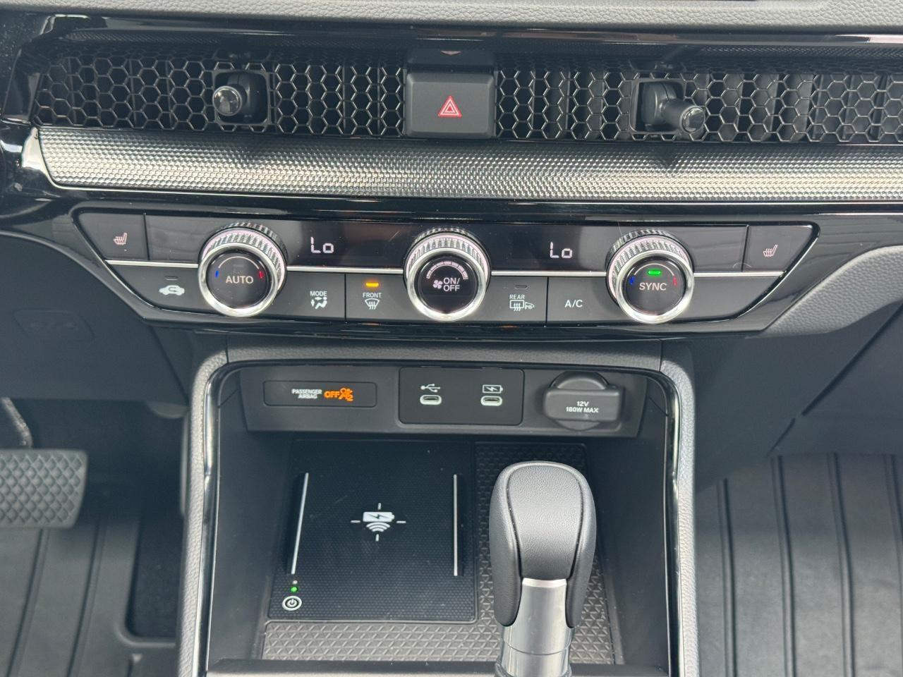 Honda CR-V Hybrid Vehicle Full-screen Gallery Image 15