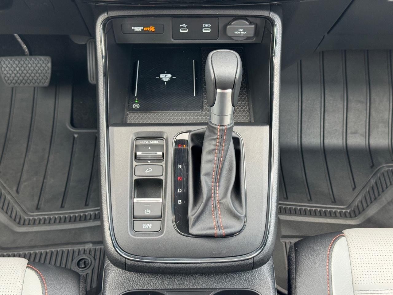 Honda CR-V Hybrid Vehicle Full-screen Gallery Image 16