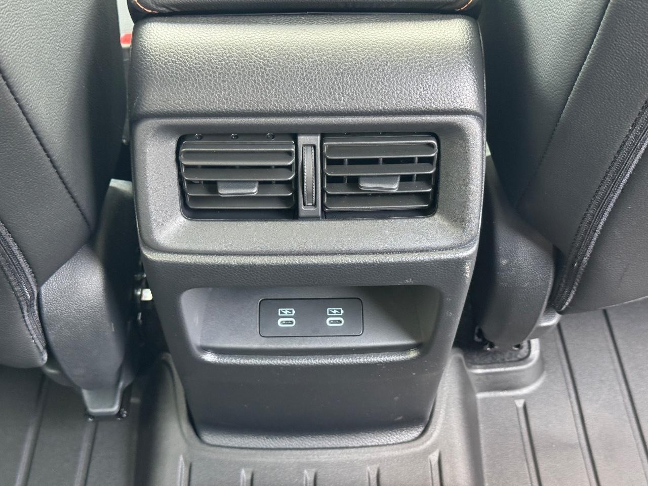 Honda CR-V Hybrid Vehicle Full-screen Gallery Image 17