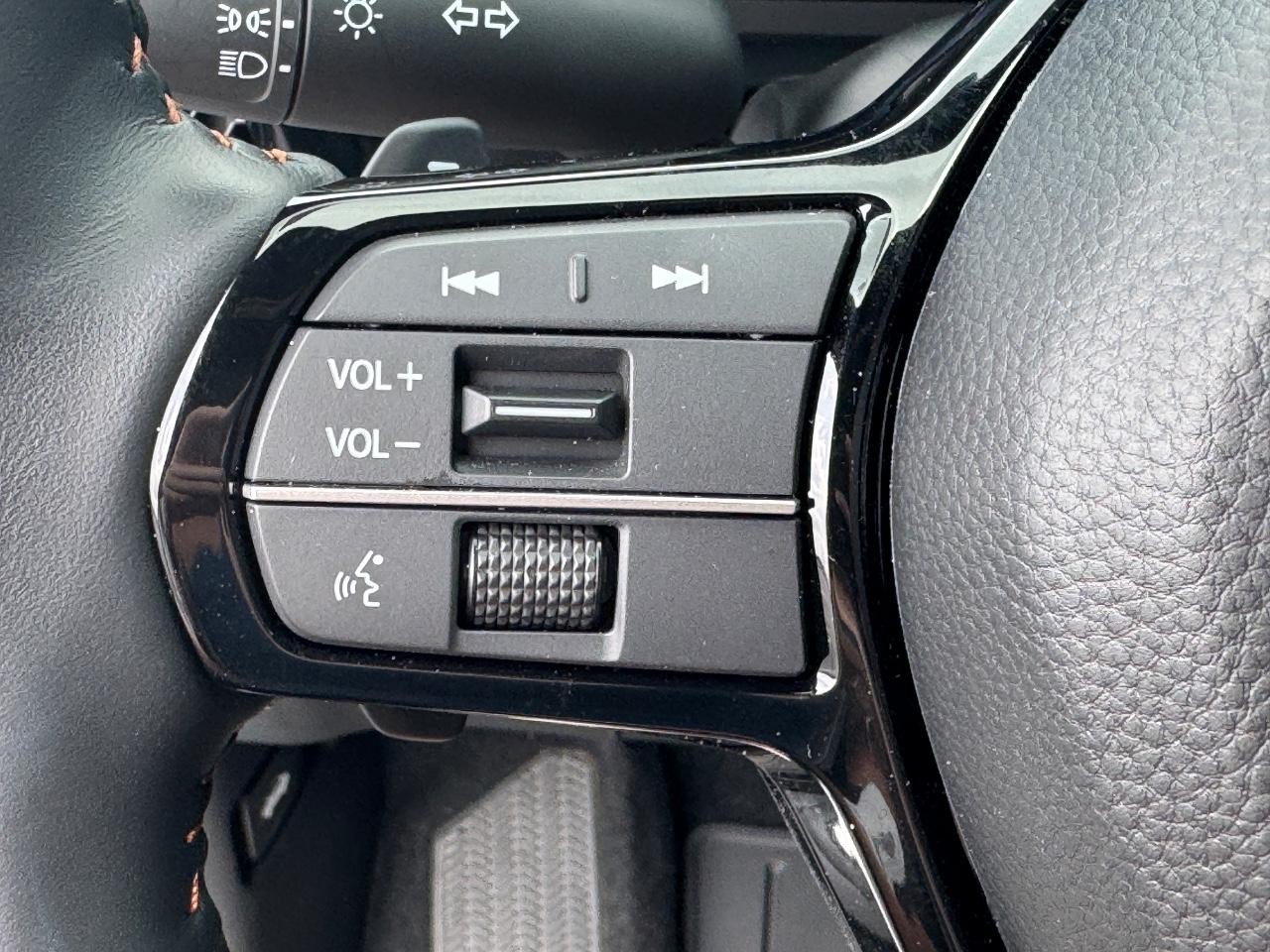 Honda CR-V Hybrid Vehicle Full-screen Gallery Image 22