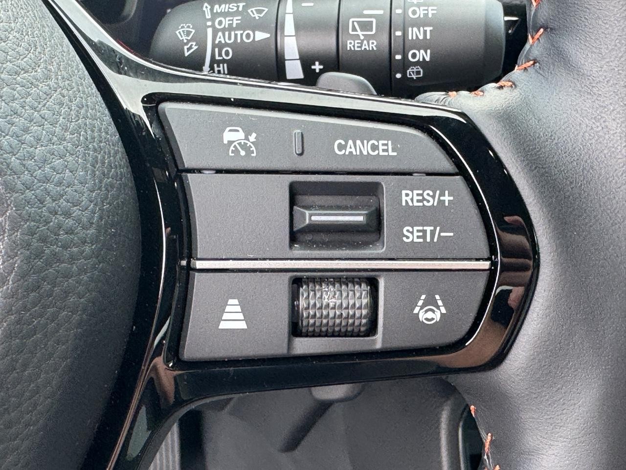 Honda CR-V Hybrid Vehicle Full-screen Gallery Image 23