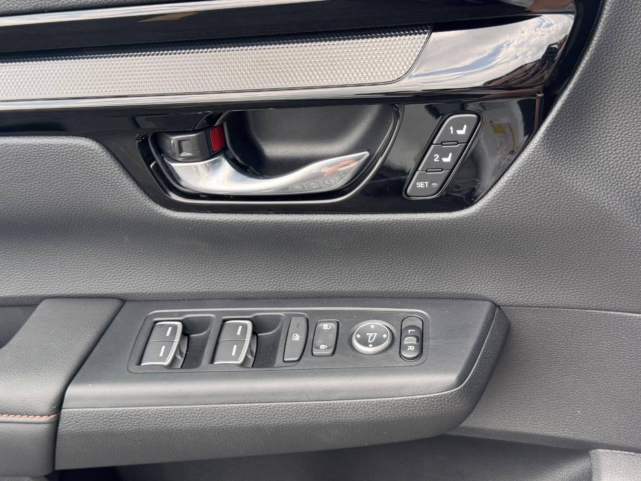 Honda CR-V Hybrid Vehicle Full-screen Gallery Image 27