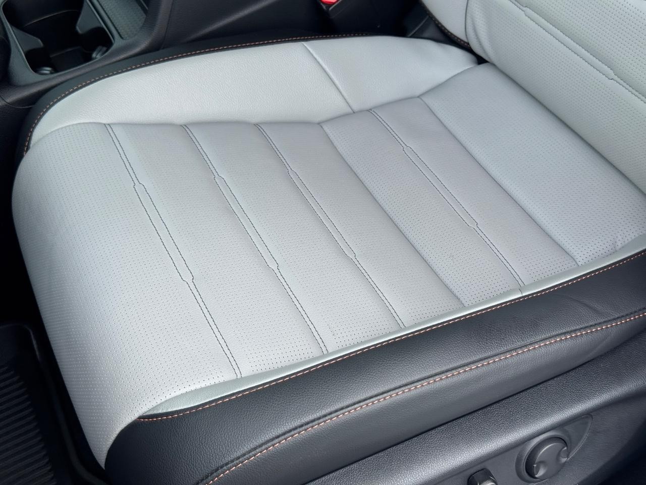 Honda CR-V Hybrid Vehicle Full-screen Gallery Image 28