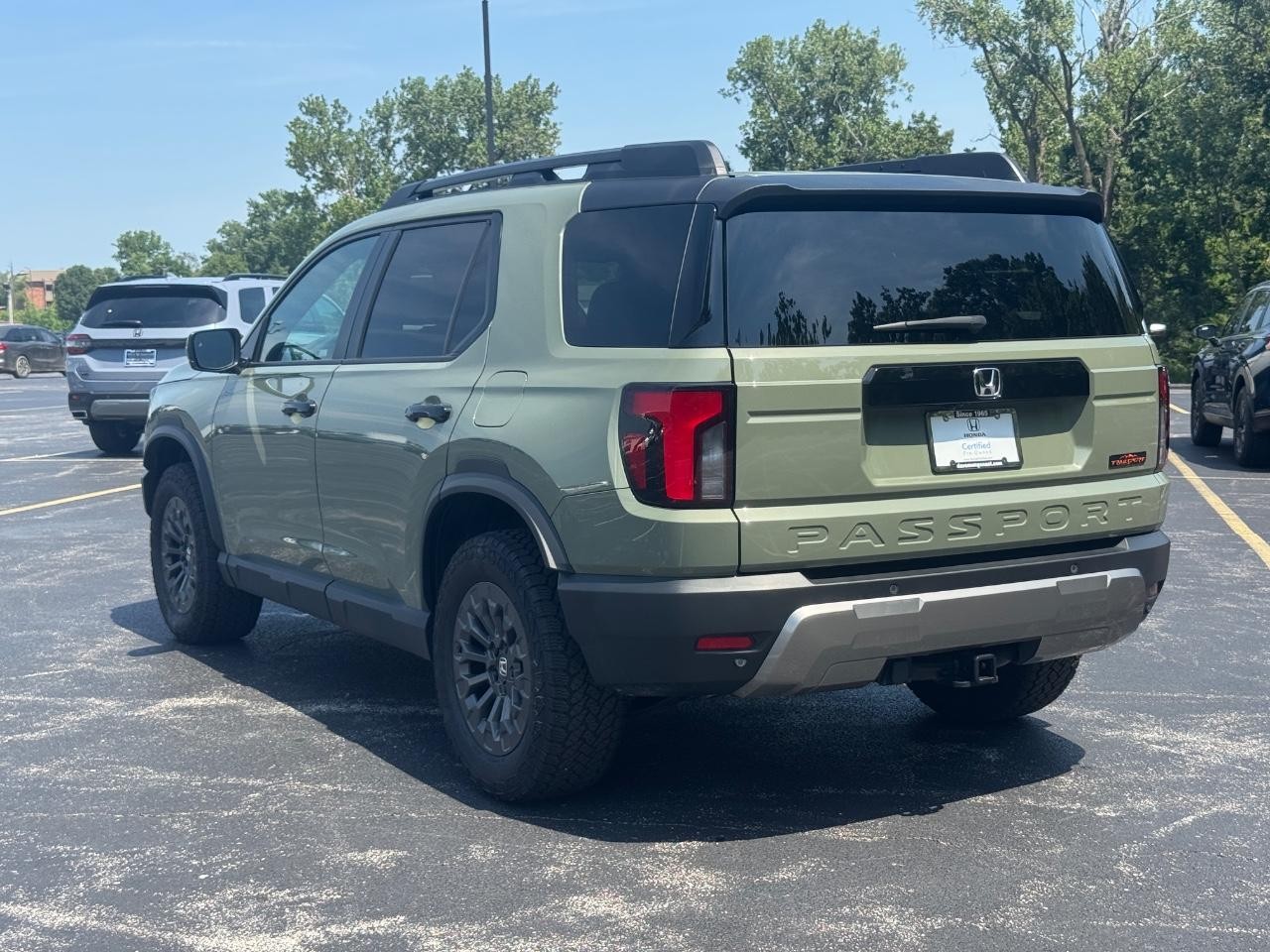 Honda Passport Vehicle Full-screen Gallery Image 07