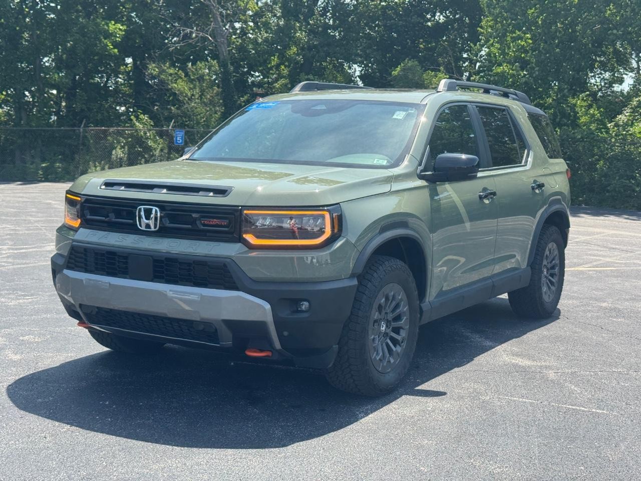 Honda Passport Vehicle Full-screen Gallery Image 09