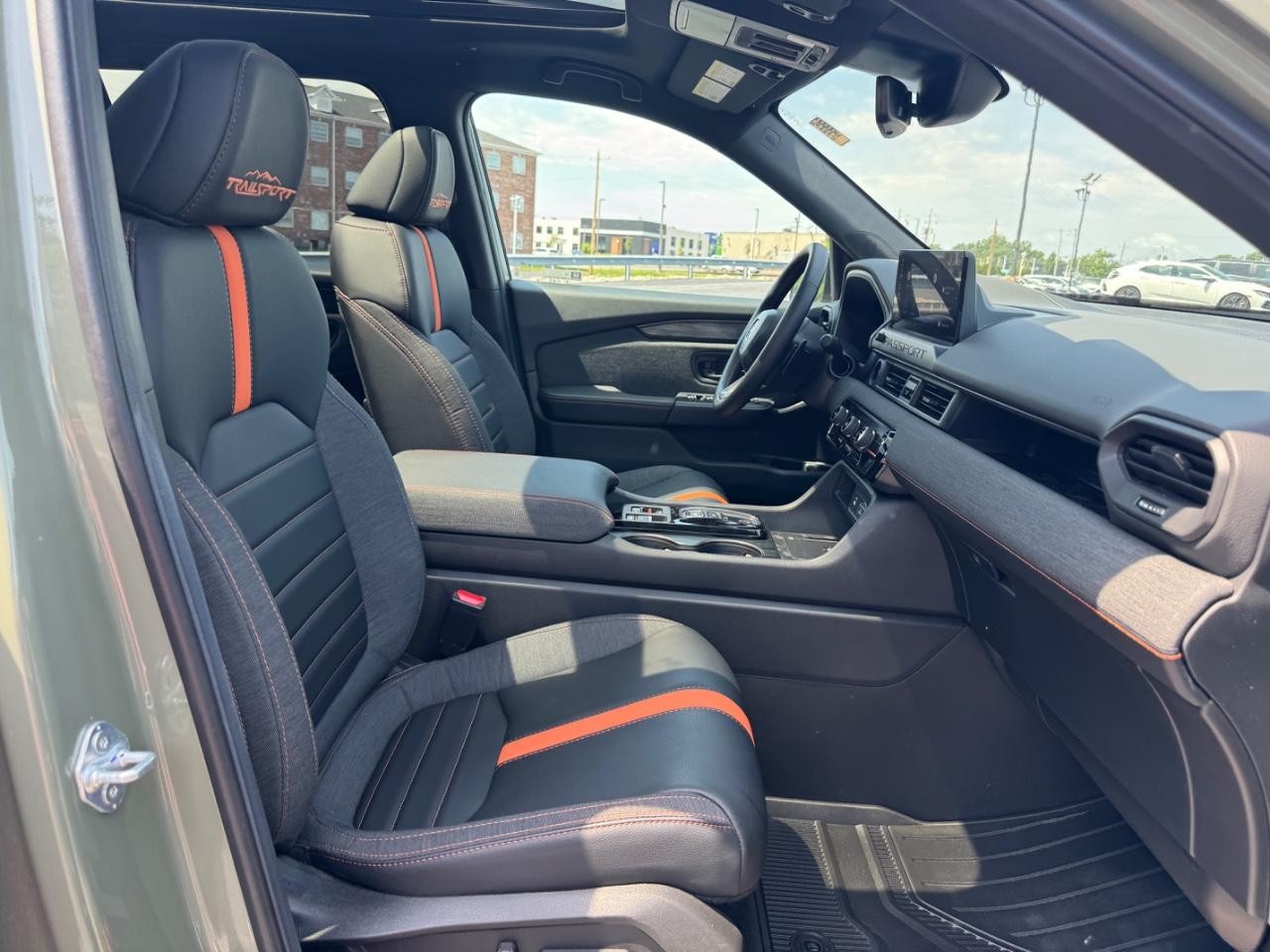 Honda Passport Vehicle Full-screen Gallery Image 18