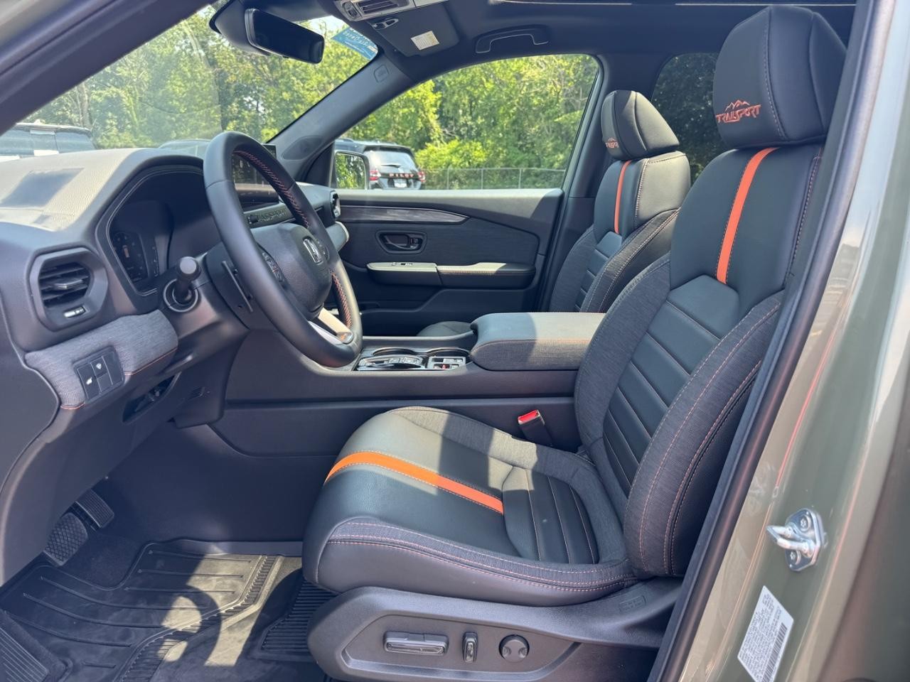 Honda Passport Vehicle Full-screen Gallery Image 19