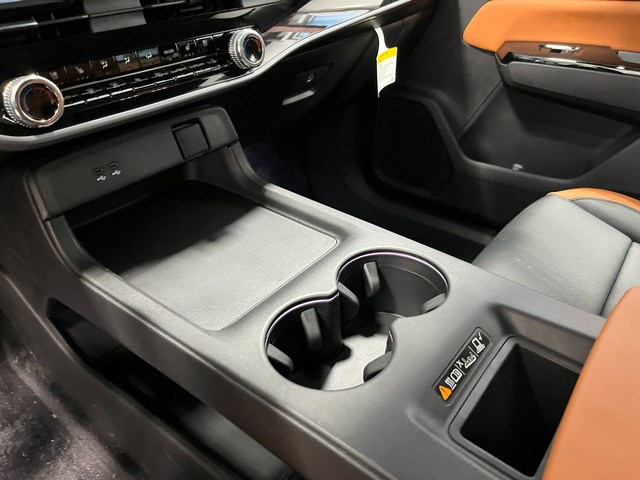 Honda Prologue Vehicle Full-screen Gallery Image 24
