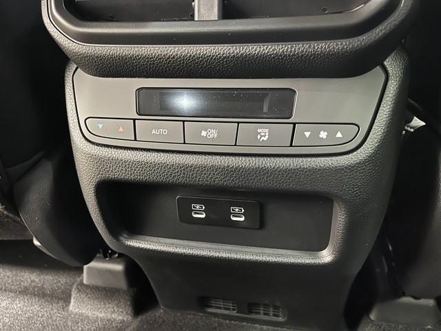 Honda Pilot Vehicle Full-screen Gallery Image 27