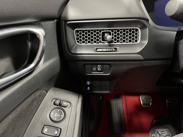Honda Civic Type R Vehicle Full-screen Gallery Image 17