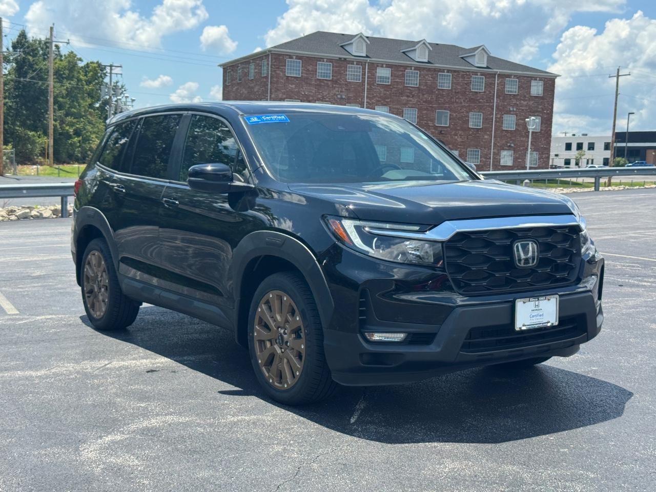 Honda Passport Vehicle Full-screen Gallery Image 02