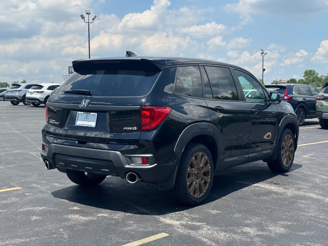 Honda Passport Vehicle Full-screen Gallery Image 04
