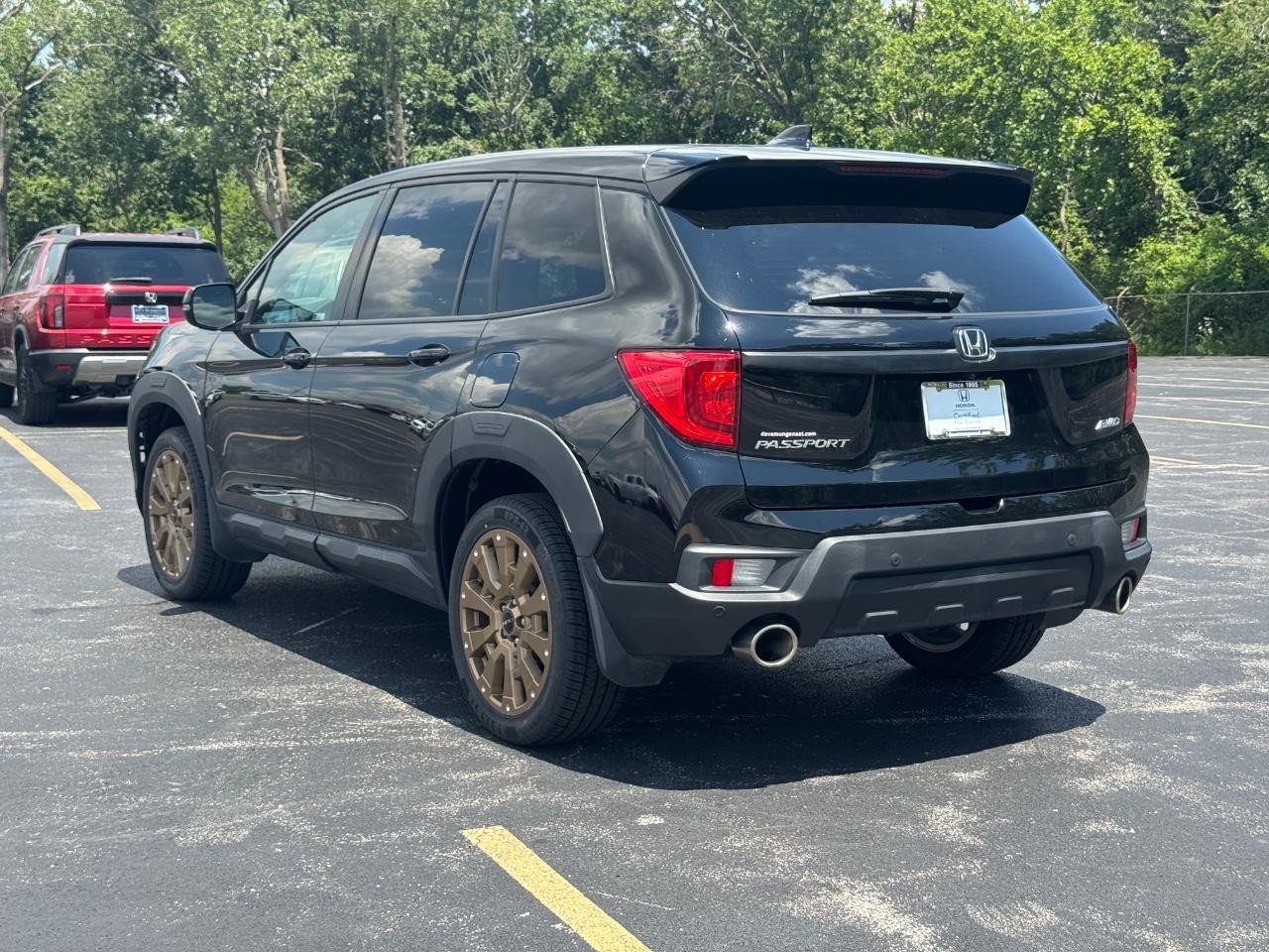 Honda Passport Vehicle Full-screen Gallery Image 07
