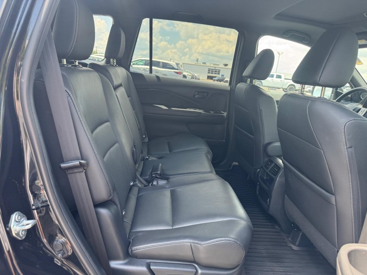 Honda Passport Vehicle Full-screen Gallery Image 11