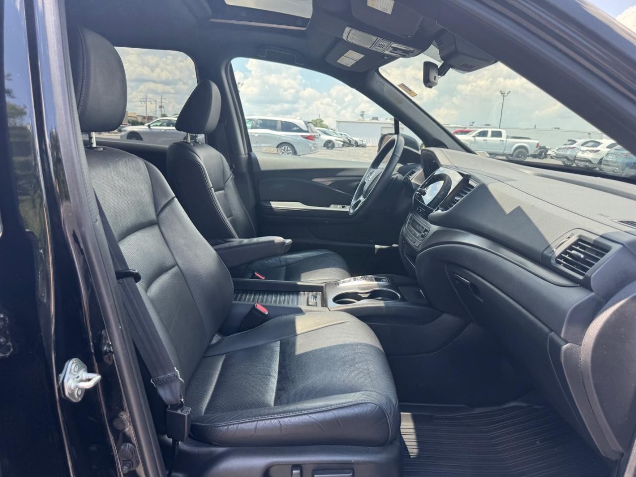 Honda Passport Vehicle Full-screen Gallery Image 18